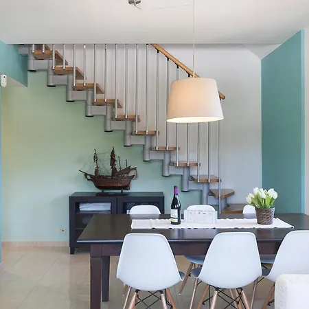 Lets Holidays Bright Duplex With Pool 公寓