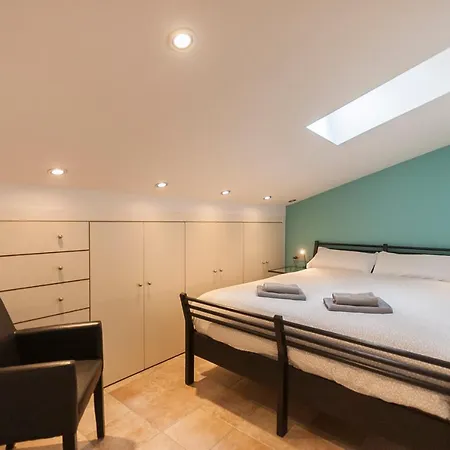 Lets Holidays Bright Duplex With Pool 아파트 *